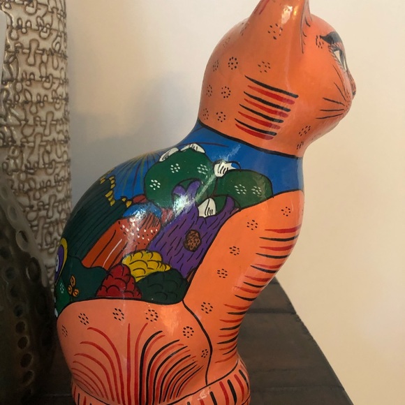 Mexican Folk Art Clay Cat w/Painted Scene on back - Picture 4 of 8
